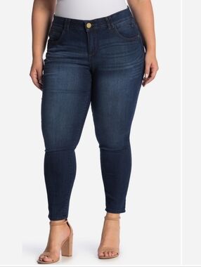 NWT Plus Size Women's Dark Blue Stretch Denim Ankle Jeans